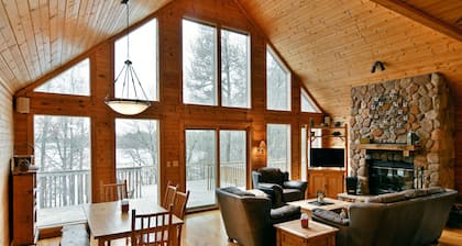 Beautiful Cedar Chalet Lake Cabin on Middle Lake!!!