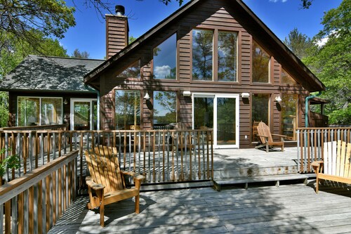 Beautiful Cedar Chalet Lake Cabin on Middle Lake!!!