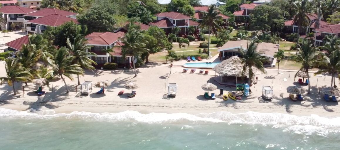 Beach nearby, sun loungers, beach towels