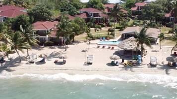 Beach nearby, sun loungers, beach towels