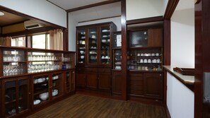 Nhà (Private Vacation Home) | Bếp riêng | Tủ lạnh, lò vi sóng, bếp nấu, ấm điện 