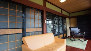 Private Vacation Home | Living room | DVD player