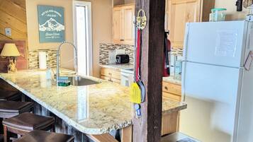 Micro-ondes, lave-vaisselle, cafetière/bouilloire, bouilloire électrique