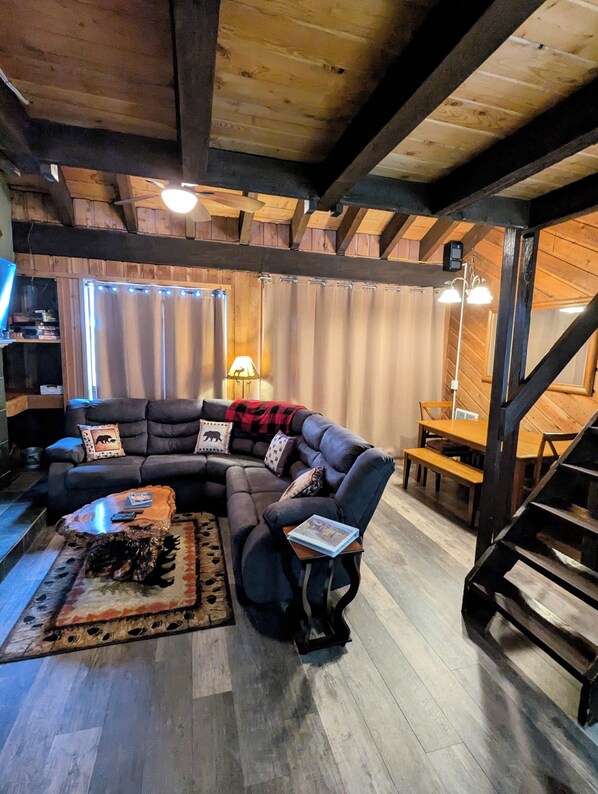 Smart TV, fireplace