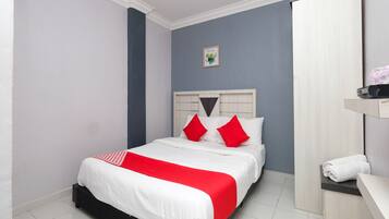 Deluxe Double Room, 1 Queen Bed | Free WiFi