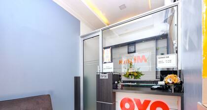 OYO 89587 IM Hotel