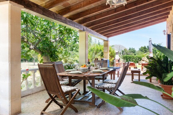 Outdoor dining