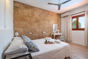 3 chambres, fer et planche Ă repasser, Wi-Fi, draps fournis