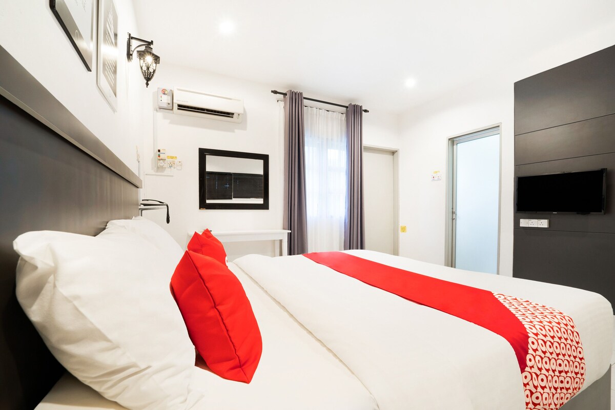 Desk, WiFi (free), bed sheets