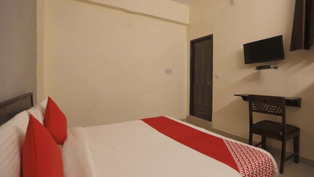 Unclassified image, 1 of 21, button - OYO Flagship 42752 Greenfield Colony (Faridabad)