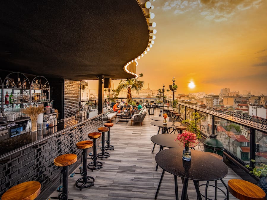 Serve jantar e happy hour