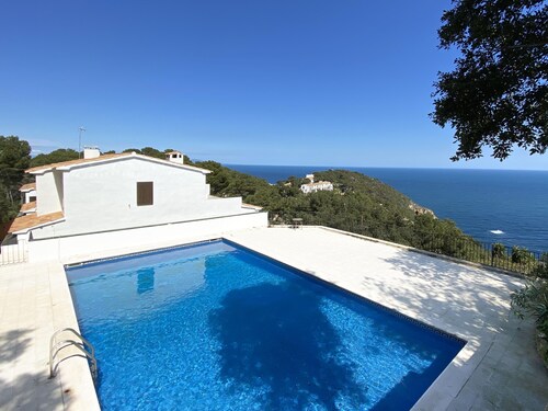 Holiday rental apartment with swimming pool in Begur, Sa Tuna