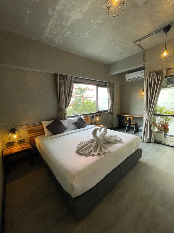 Superior Room, 1 King Bed