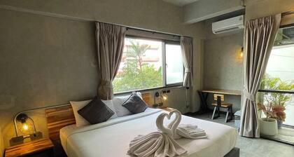 Mad Monkey Bangkok Hostel - Adults Only