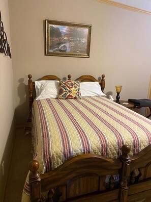 3 slaapkamers, een strijkplank/strijkijzer, gratis wifi, beddengoed