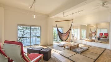 Huis, uitzicht op de baai (Private Vacation Home) | 3 slaapkamers, luxe beddengoed, donsdekens, individueel gedecoreerd