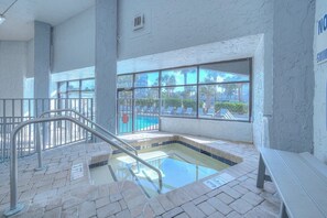 屋内プール、屋外プール