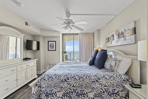 3 bedrooms, free WiFi - Summit 8B, 3 BR Beautifully Updated Ocean Front Luxury Condo with an Outdoor Swimming Pool (North Myrtle Beach)