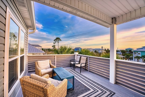 Charming 4BR Retreat W/Private Fenced in Pool•Decks•Gorgeous Views