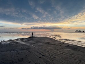 Beach nearby, sun loungers, beach towels