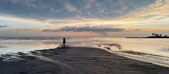 Vista sull'oceano da ENTRAMBI i balconi, la piscina privata E a soli 300 passi dalla SABBIA !!!!
