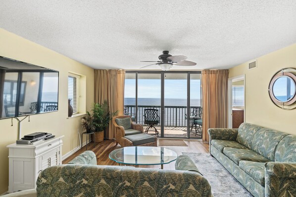 Una televisión, un reproductor de DVD