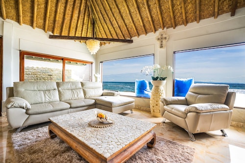 Absolute Oceanfront 2 Bedroom Villa Nautilus