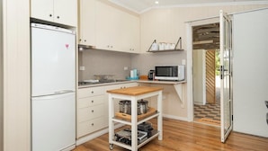 Coffee/tea maker, fridge, microwave, stovetop
