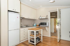 Coffee/tea maker, fridge, microwave, stovetop