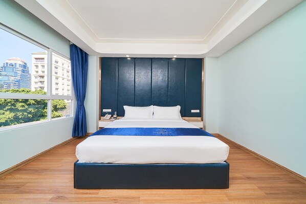 Standard Double Room | Minibar, in-room safe, desk, blackout drapes