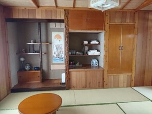 Interior detail - Kokusaburo House (Onna)