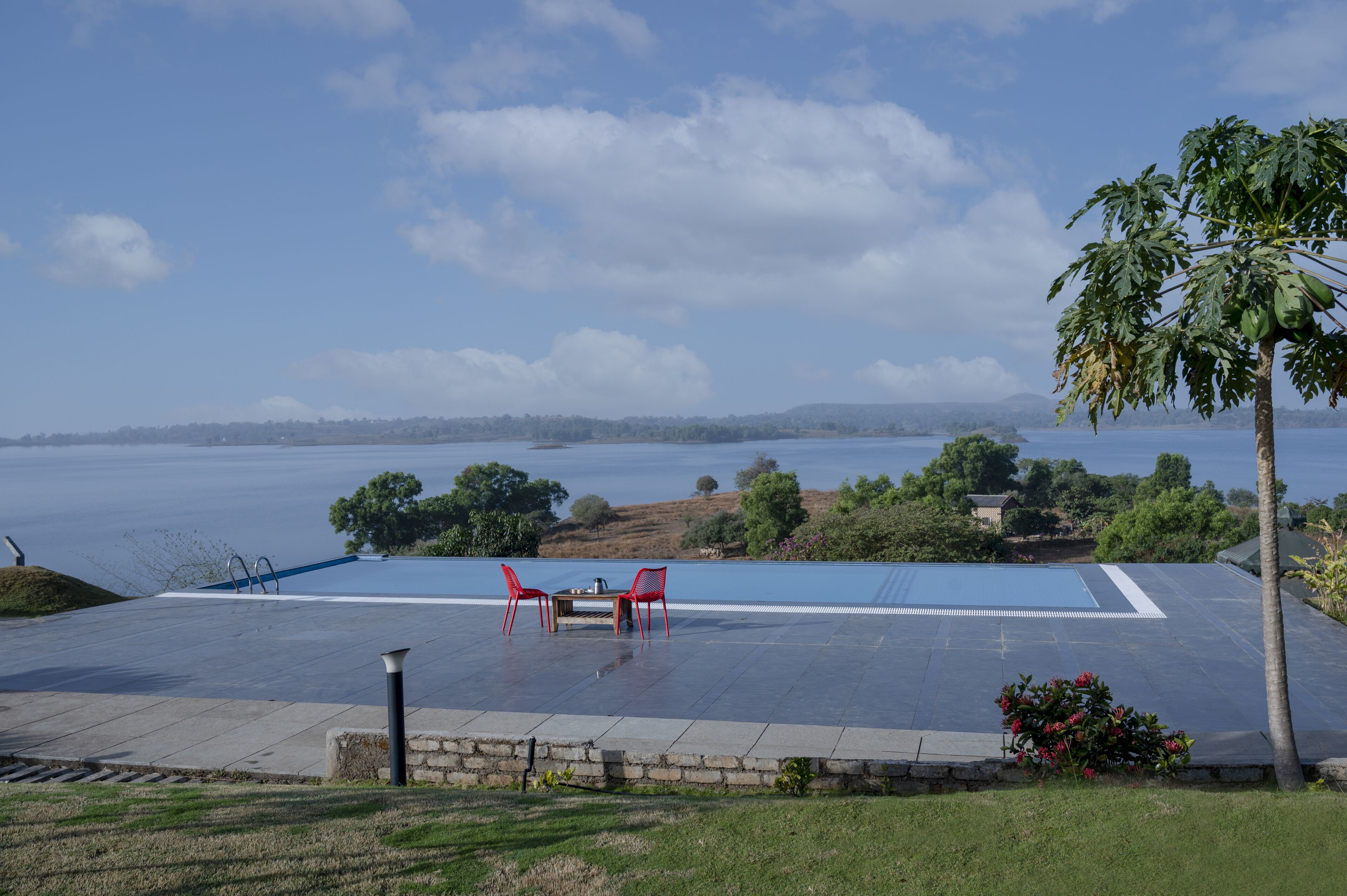 حمّام سباحة خارجي