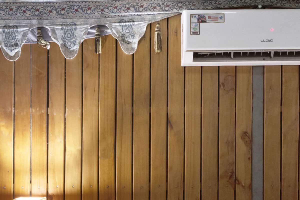 Skrivebord og sengetøy