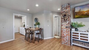 Interior - The West End Cottage (Buhl)