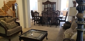 Interior - Spacious Reno Retreat 4Bd/3Ba approx 3200 sqft home on 1/3 Acre (Reno)