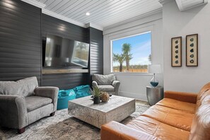 TV, DVD player - Diamond in the Dunes - Huge Beachfront Vacation Home with Large Pool Area & Ocean Views (Destin)