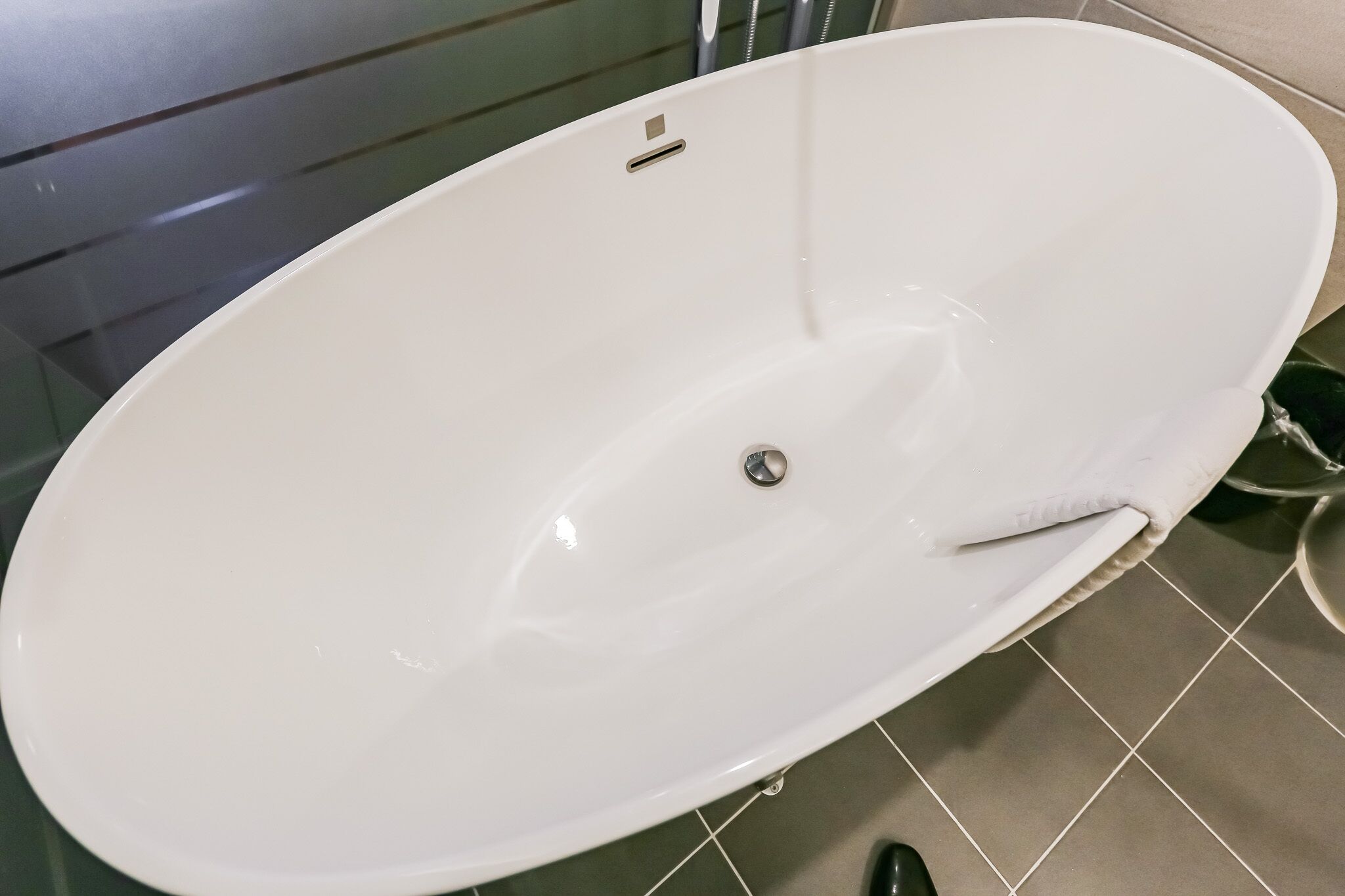 standard double flooring (american breakfast 16000 krw/person. add at front desk. last order 8 pm) | bathroom | free toiletries, hair dryer, bathrobes, slippers