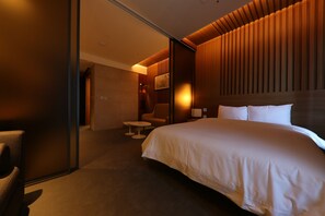 Caja de seguridad en la habitación y escritorio