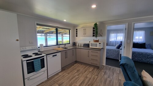 BEACHFRONT COTTAGE - URQUHARTS BAY
A classic Kiwi bach just steps from the sea