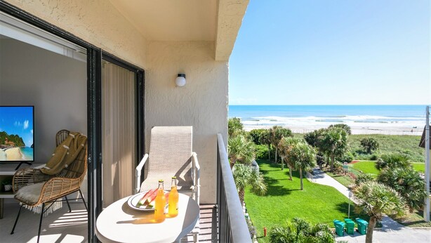 Property grounds - Bright & Modern Penthouse w/ Stunning Ocean Views, Heated Pool & BBQ Grills! (Cocoa Beach)