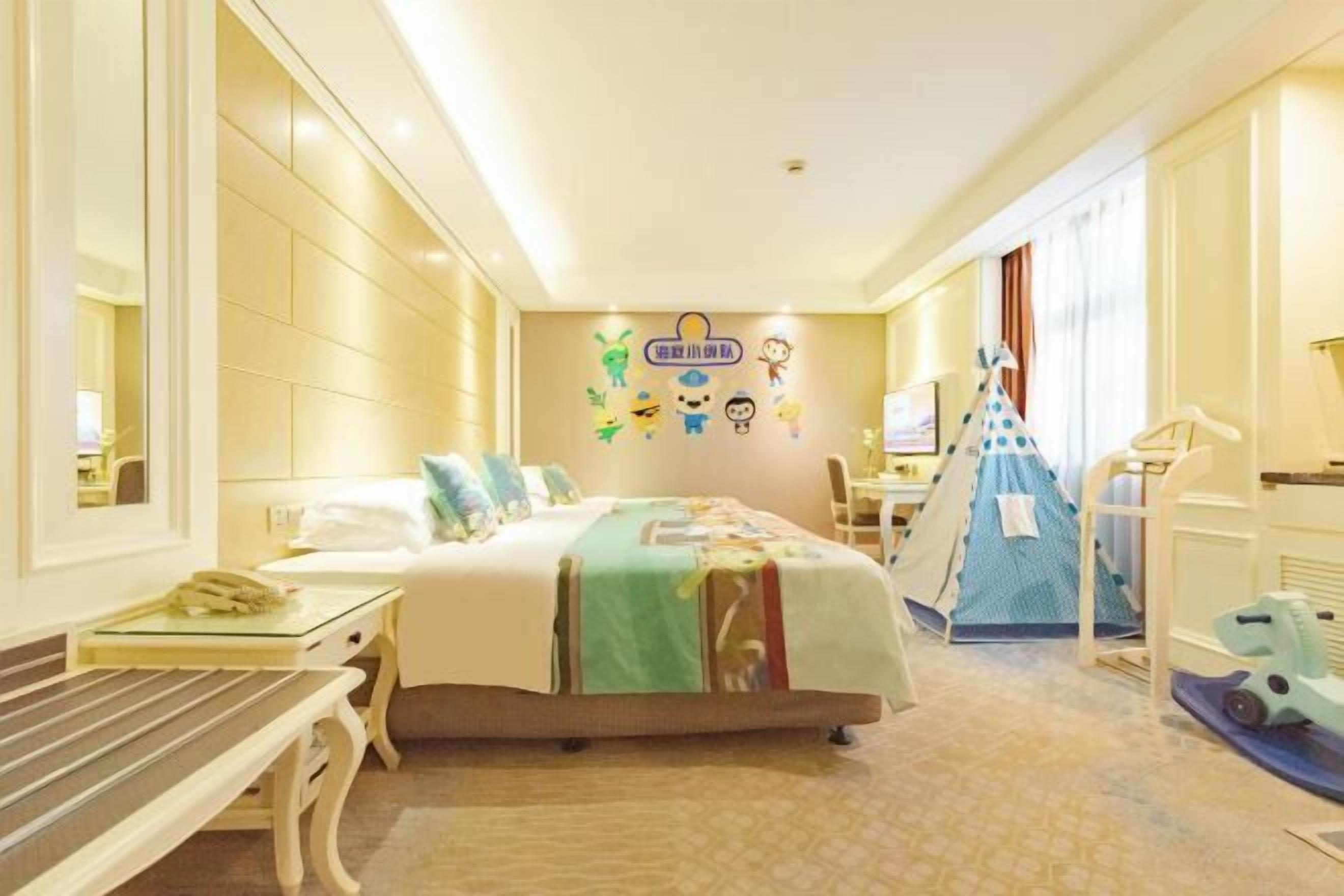 โต๊ะทำงาน, ผ้าม่านกันแสง, Wi-Fi ฟรี, ผ้าปูที่นอน