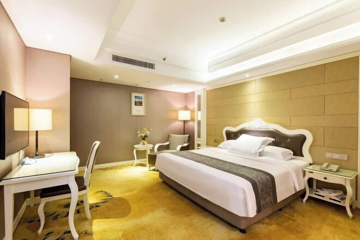 Desk, blackout drapes, free WiFi, bed sheets