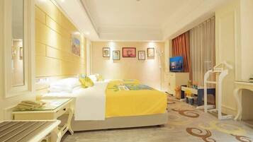 Desk, blackout drapes, free WiFi, bed sheets