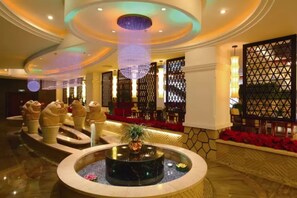 Lobby - Hengdian World Studios · Guomao Hotel (Qingming Riverside Scene Store) (Jinhua)