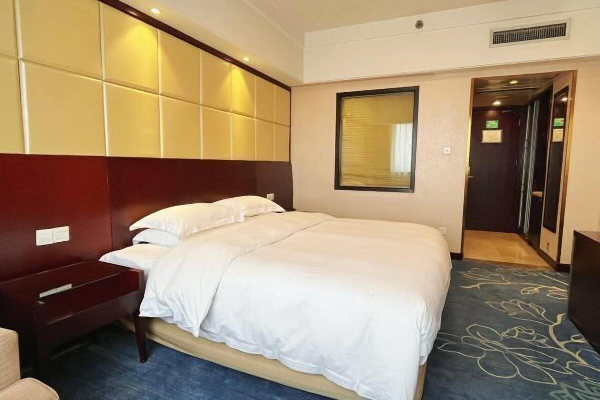 Desk, blackout curtains, free WiFi