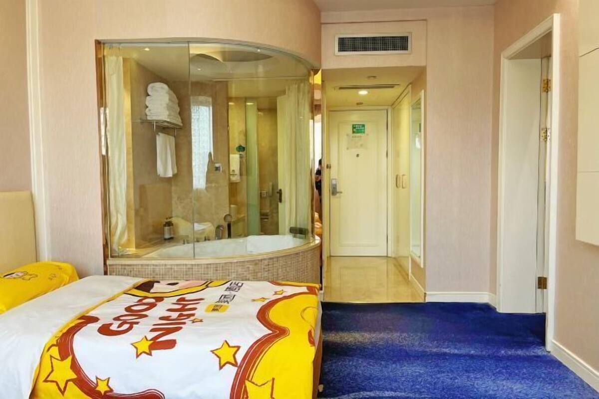 Desk, blackout curtains, free WiFi