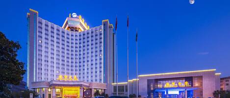 Fassade der Unterkunft – Abend/Nacht