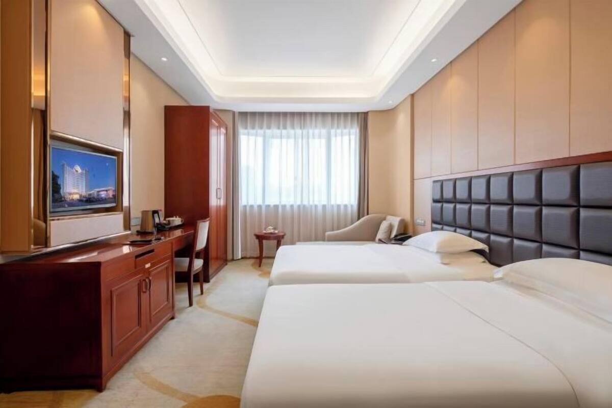 Schreibtisch, Verdunkelungsvorhänge, kostenloses WLAN