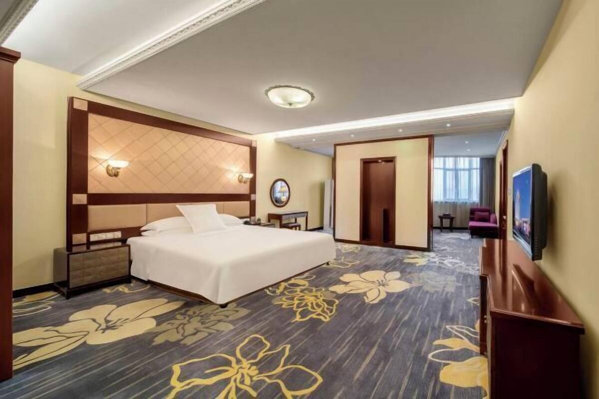 Schreibtisch, Verdunkelungsvorhänge, kostenloses WLAN