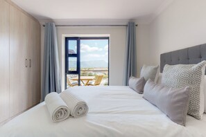 Comfort Apartment | 2 bedrooms, individually decorated, individually furnished - Tokai Royale (Cape Town)